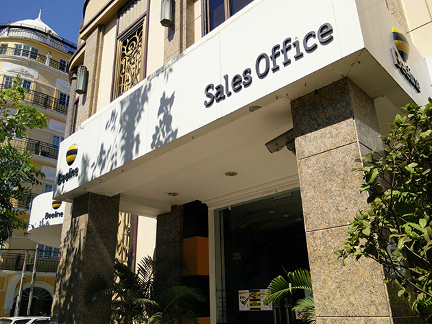 プノンペン市内に位置するSotelcoの本社にはBeeline Cambodiaの販売店が併設されていた。