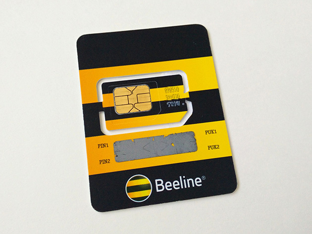 Beeline CambodiaのSIMカードは複数のデザインが存在していた。こちらはMini SIM （2FF）サイズとMicro SIM （3FF）サイズのデュアルカットである。