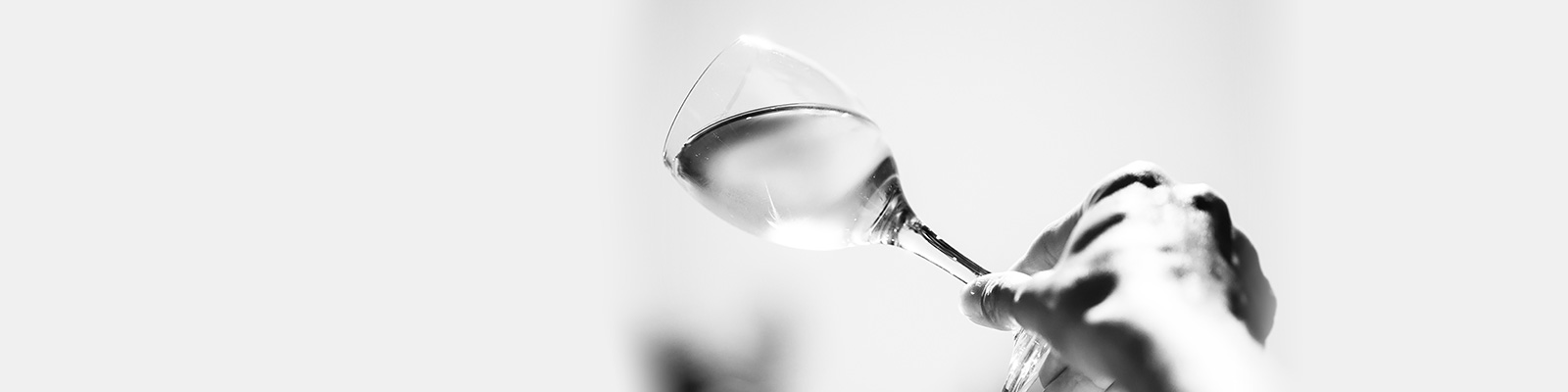 ワイン　グラス　評価　イメージ
