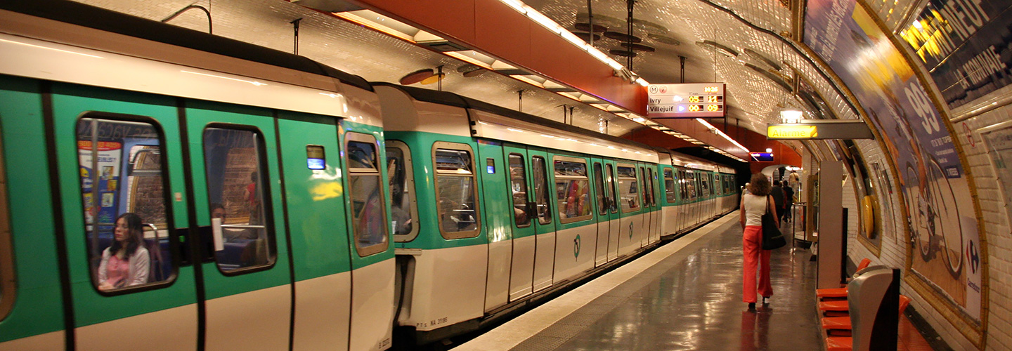 パリ　地下鉄　景観　イメージ