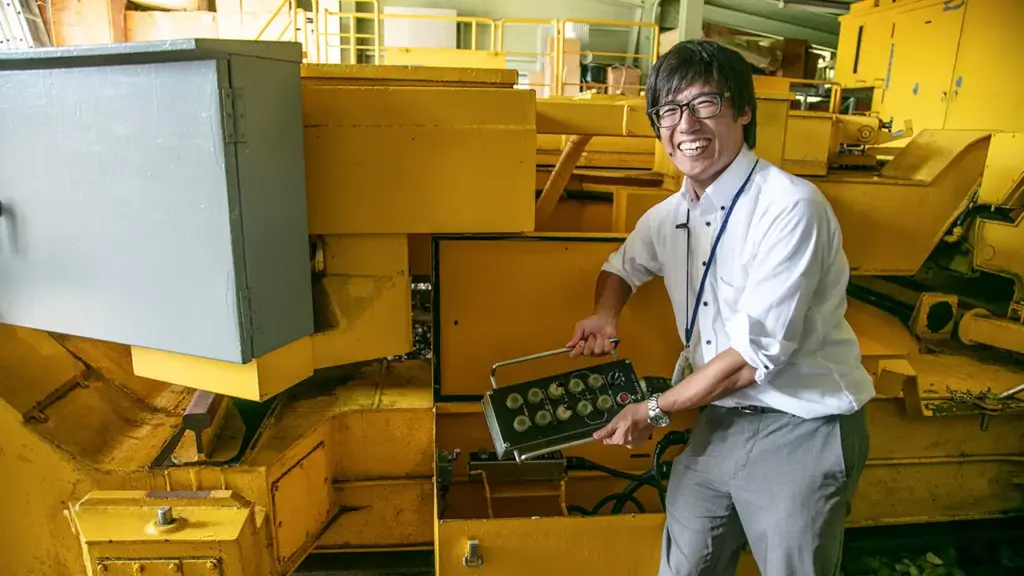 ミリ波干渉計を移動させるための台車。アンテナを精確に設置するために、コントローラーで位置を微調整できる。