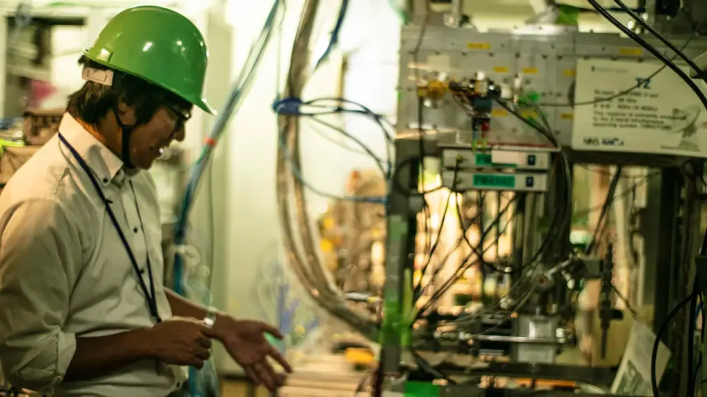 電波望遠鏡の内部。観測機器は天文学者が手作りしている部分が多い。