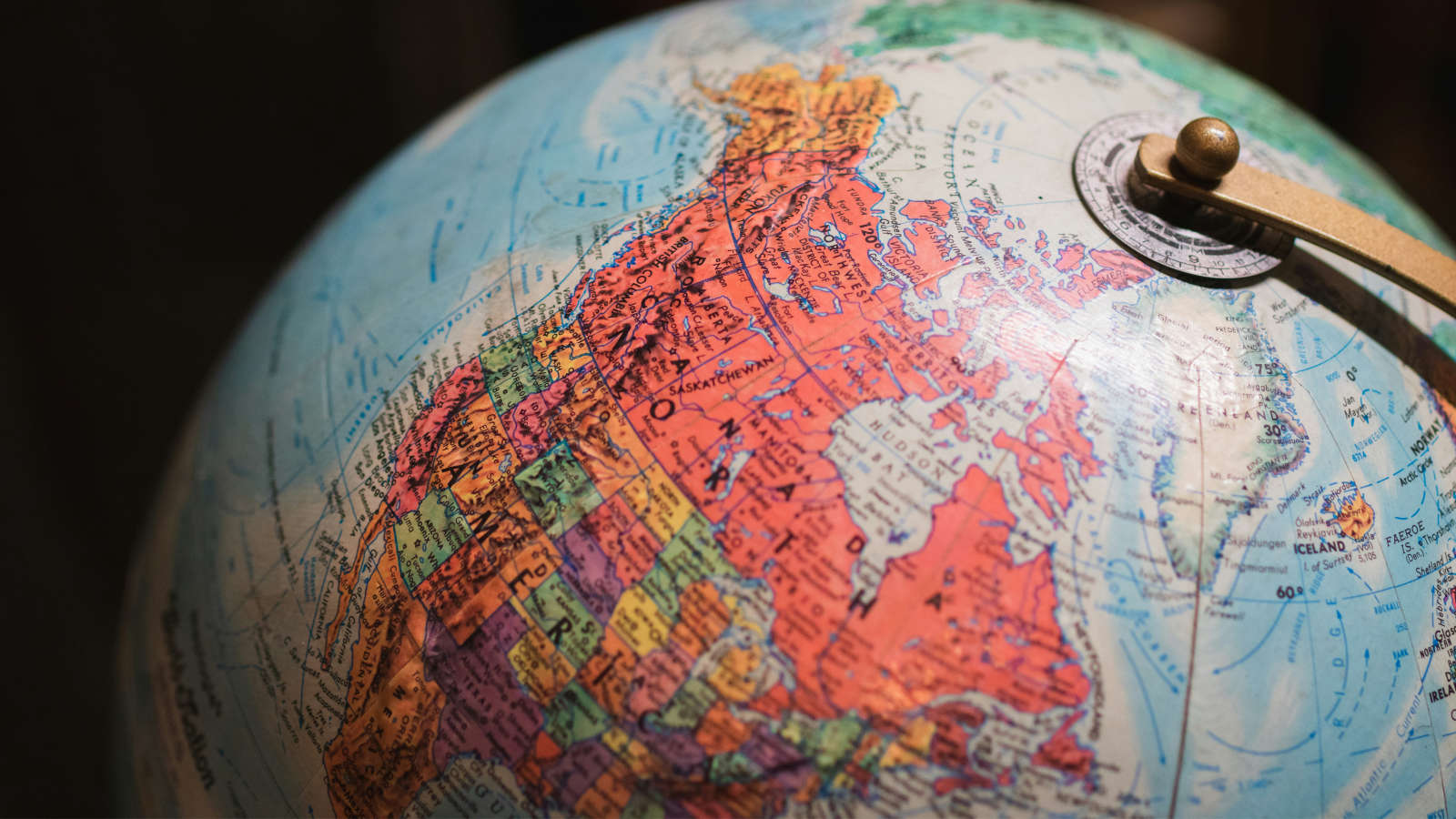 ChatGPTは国の序列を強化する？　オックスフォード大が「AIの偏見」を分析