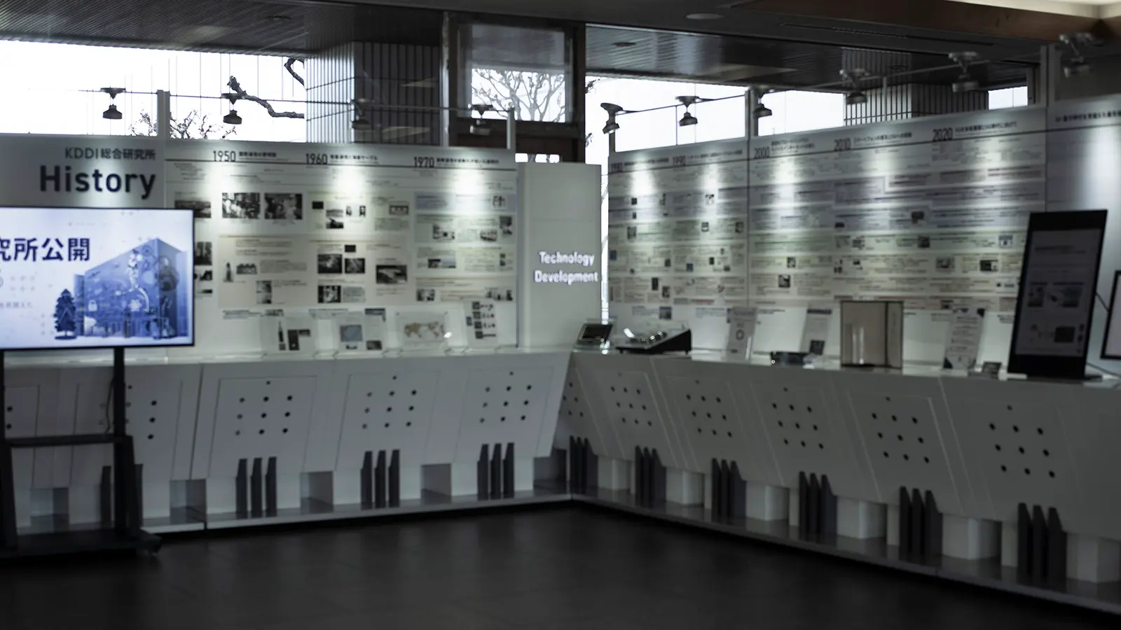 Webで体験する研究所公開<br />AI・量子から6G、月との通信まで――KDDI総合研究所の今