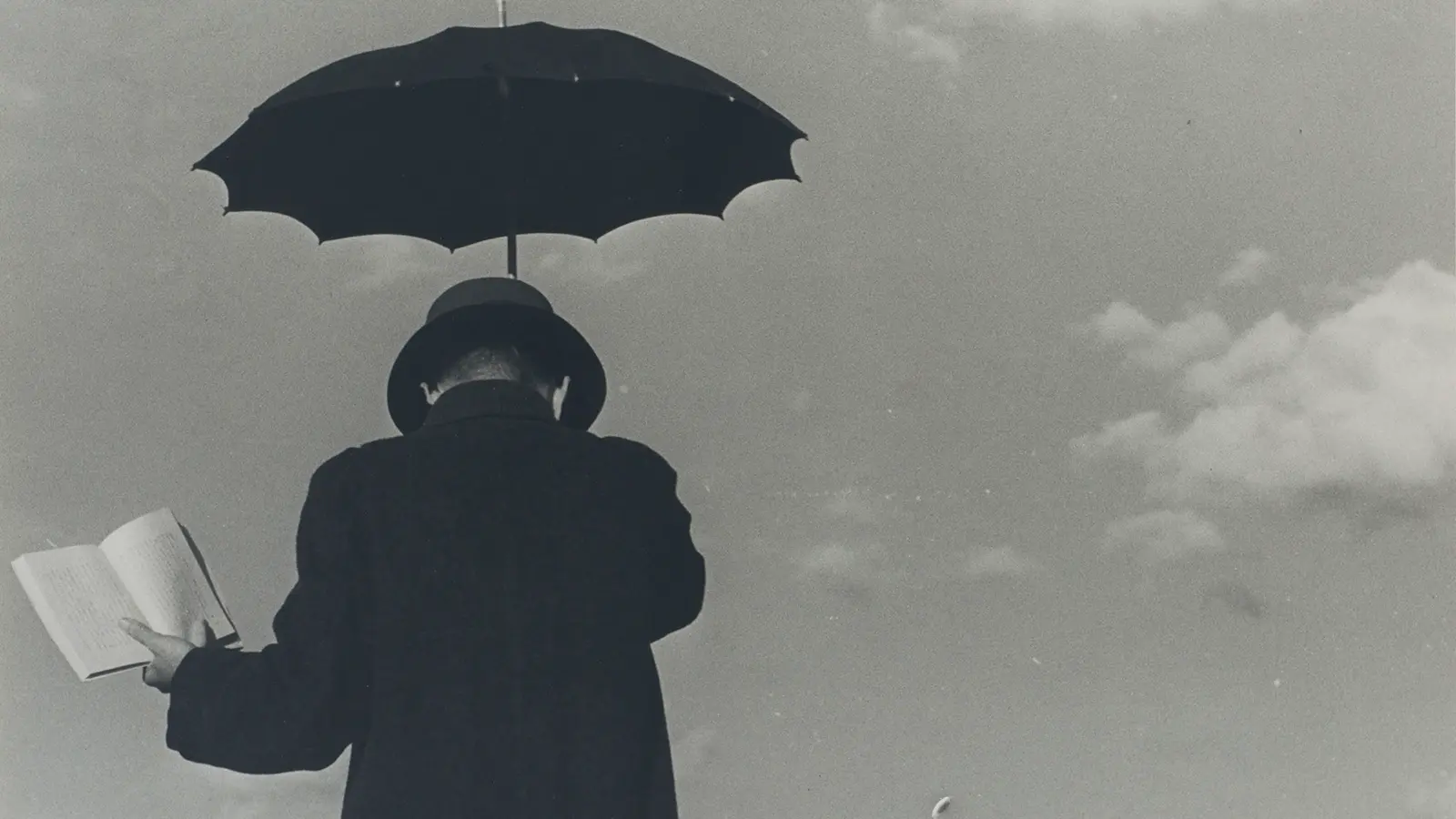 <small>写真集の夜<br>飯沢耕太郎オンライン・フォトブック・ギャラリー</small><br>第11回『植田正治 写真するボク（別冊太陽）』を手がかりに、植田正治作品の未来を語り合う